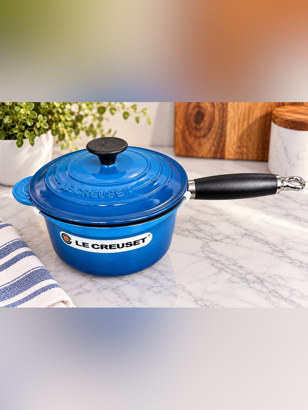 Le Creuset Signature Cast Iron Saucepan 1.75 Qt Size 18 Blue w/ Lid NEW
